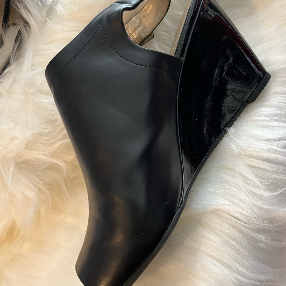 Black Bandolino wedge patent leather heel shoes.